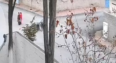 Ölümden dönen baba ile küçük kızın birbirine sarılması kameraya yansıdı