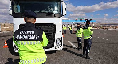 Otoyollar hem havadan hem de karadan jandarmaya emanet