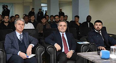 Rektör Altun, TDV tarafından düzenlenen 'Kariyer Söyleşileri' etkinliğine konuk oldu