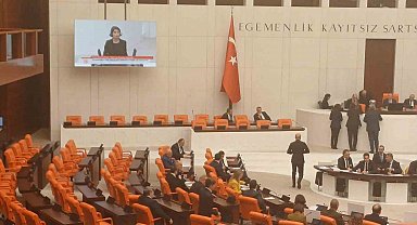 Saadet Partisi Hatay milletvekili Necmettin Çalışkan tek başına Saadet Partisi grubu sıralarında oturdu