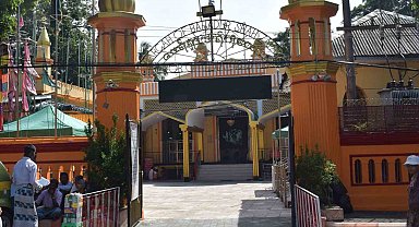 TİKA, Myanmar'da Zafer Şah Camii ve Türbesi'nin halılarını yeniledi