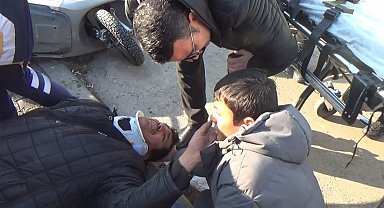 Tramvayın çarptığı mobilet sürücüsü oğlunu teselli etti: "Yürüyebiliyor musun oğlum"