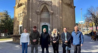 Vali Çelik, Tarih Envanteri Sayfasına Hüdavent Hatun Türbesi'ni anlattı