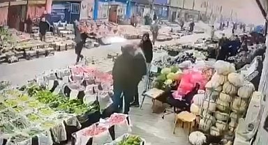 2 akrabasının öldüğü kavgaya karıştığını ileri sürdüğü adamı kalasla hastanelik etti