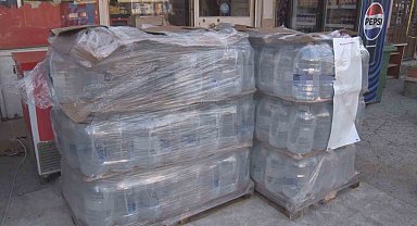 8 şişe su çalan kadına market sahibinden çağrı: "Suları taşı, bedava veririm"