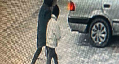 Ankara'da araç lastiklerini kesen çocuklar kameraya yakalandı