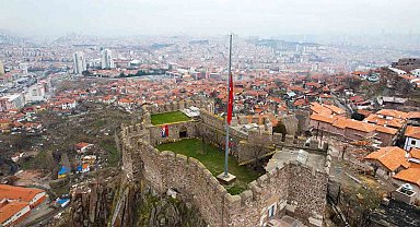 Ankara'da milli yas nedeniyle yarıya indirilen bayraklar havadan görüntülendi