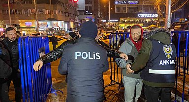 Ankara'da vatandaşlar yeni yıla Kuğulu Park'ta girdi