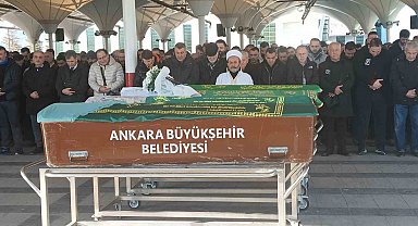 Araçtan atladığı sırada bir başka aracın çarptığı genç kadın son yolculuğuna uğurlandı