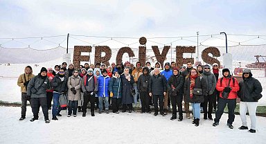 Başkan Büyükkılıç, turistlerle dolup taşan Erciyes'i ziyaret etti