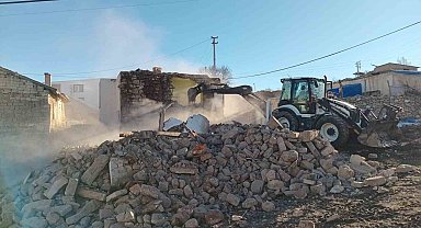 Bünyan'da harabe yapılar yıkıldı