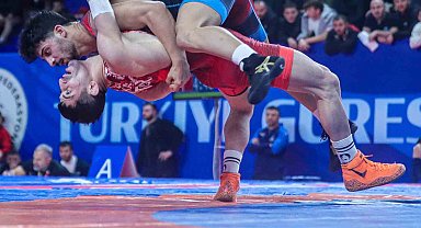 Büyükler Grekoromen Türkiye Güreş Şampiyonası'nın ilk günü sona erdi