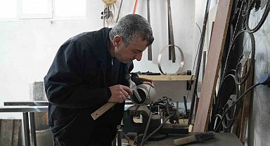 Çocukluğuna duyduğu özlem nedeniyle evini müzeye çevirdi