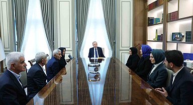 Cumhurbaşkanı Erdoğan, İkiyaka köyünde 36 yıl önce PKK'lı teröristlerce katledilenlerin yakınlarıyla görüştü