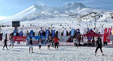 Erciyes'te Kar Ragbi Türkiye Şampiyonası heyecanı başladı
