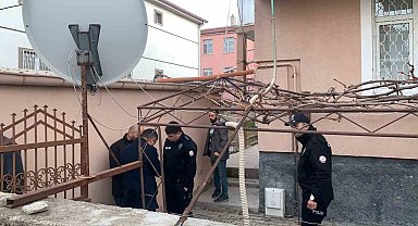 Evine çağırıp tartıştığı kişiyi tüfekle vurdu