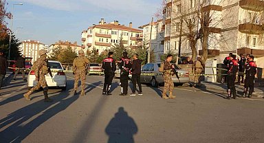 Husumetli gruplar arasında karakol çıkışında silahlı kavga: 4 yaralı