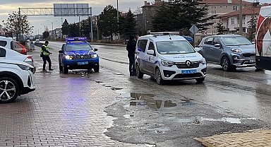 Jandarmanın dur ihtarına uymayarak kaçan plakasız otomobil polise yakalandı