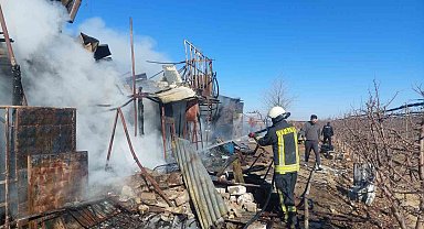 Karaman'da depo yangınında büyük çapta maddi hasar oluştu