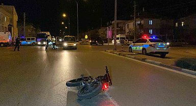 Karaman'da hafif ticari araç elektrikli bisiklete çarptı: 2 yaralı