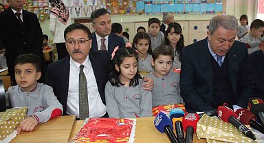 Kayseri'de 315 bin öğrenci karne heyecanı yaşadı