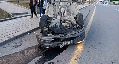 Kaza yapmamak için manevra yaptı, araç takla attı
