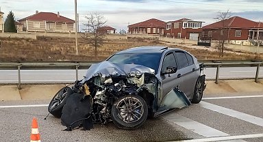 Kontrolden çıkan otomobil bariyerlere çarptı: 1 yaralı