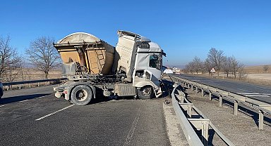 Konya'da tırlar çarpıştı: 1 yaralı