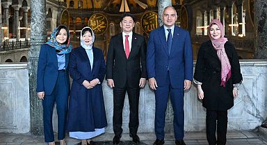 Kültür ve Turizm Bakanı Ersoy ve Moğolistan Cumhurbaşkanı Ukhnaa, Topkapı Sarayı ve Ayasofya Cami-i'ni ziyaret etti