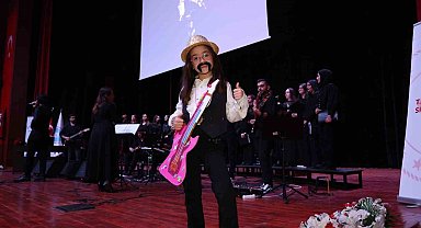 Niğde'de Barış Manço Anma Konserine büyük ilgi