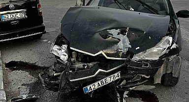 Otomobil ile hafif ticari araç çarpıştı: 4 yaralı