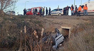 Otomobil sulama kanalına devrildi: 3 yaralı