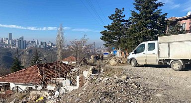 Sokak köpeklerinin saldırdığı depremzede kadın bebeğini kaybetme tehlikesi yaşıyor