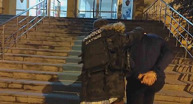 Zehir tacirleri polisten kaçamadı