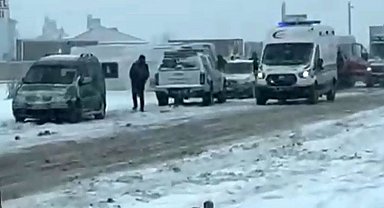 Aksaray'da işçi servisi devrildi: 15 yaralı