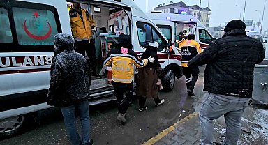 Aksaray'da minibüs ile otomobil çarpıştı: 4 yaralı