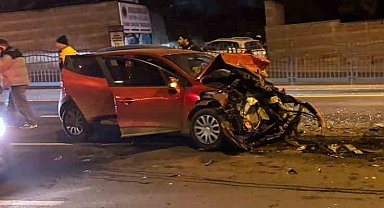 Ankara'da makas atarak ilerleyen araç 4 otomobile çarptı