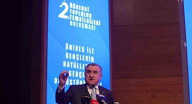 Bakan Bak: "Üniversitede öğrencilerimizin kulüpler vasıtasıyla projeler üretmeleri bizleri çok mutlu ediyor"