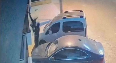 Balkondan kıyafet çalan hırsız kamerada