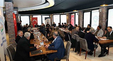 Başkan Yalçın'dan muhtarlara kestane fidanı