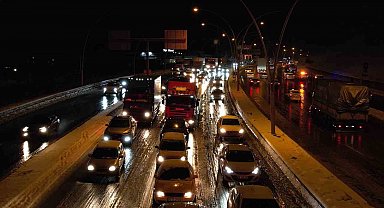 Başkentte kaza sonrası trafik durdu