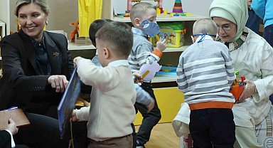 Emine Erdoğan, Ukrayna Devlet Başkanının eşi Zelenska ile Cumhurbaşkanlığı Millet Kütüphanesi'ni ziyaret etti