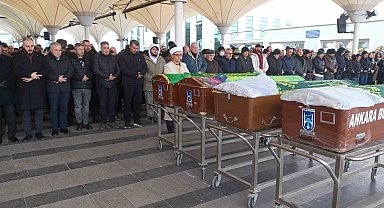 Gecekondu yangınında ölen yaşlı kadın son yolculuğuna uğurlandı