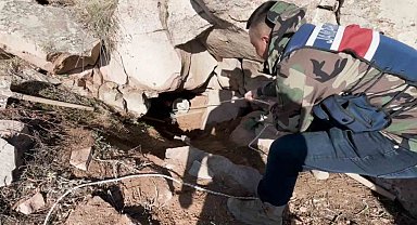 Jandarma definecileri kazdıkları kuyudan iple çekerek çıkardı