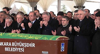 Kara Kuvvetleri Komutanı Orgeneral Bayraktaroğlu'nun annesi son yolculuğuna uğurlandı