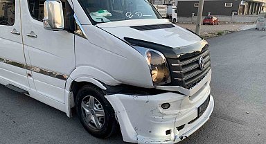 Karaman'da okul servisi ile otomobil çarpıştı: 1 yaralı