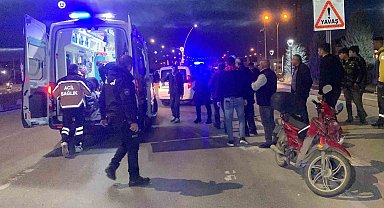 Karaman'da yolun karşısına geçmeye çalışan yayaya motosiklet çarptı: 2 yaralı