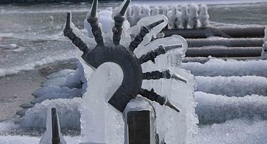 Kayseri dondu, süs havuzları buz tuttu