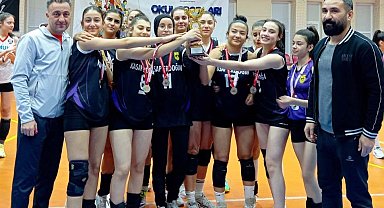 Kayseri Küçük Kızlar Voleybol Ligi'nde kupalar sahibini buldu