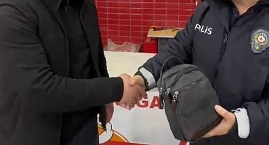 Kayseri polisi, bulduğu yüklü miktarda para dolu çantayı sahibine teslim etti
